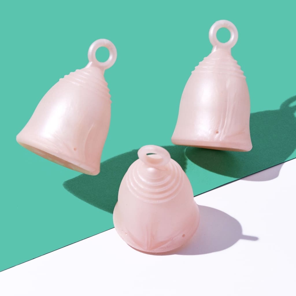 Peachlife Menstrual Cup with Ring Loop 